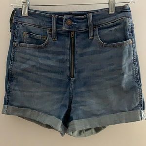 HOLLISTER SHORTS SIZE 1 !